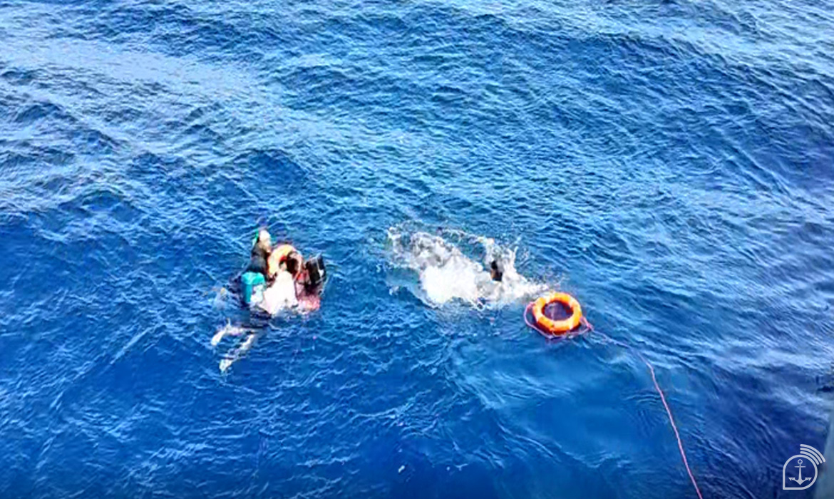 Marinha coordena resgate de três tripulantes em alto-mar no litoral do RJ