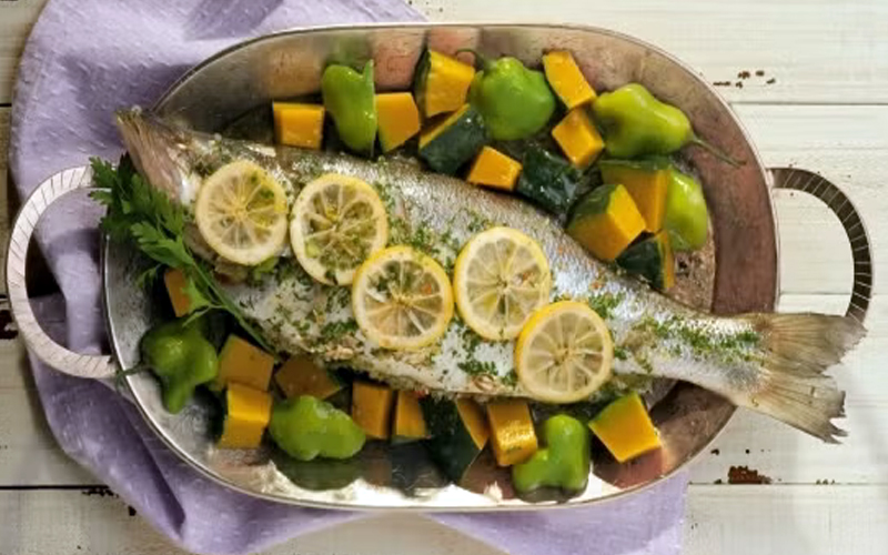 Aprenda a fazer Peixe Assado com Farofa Aromática