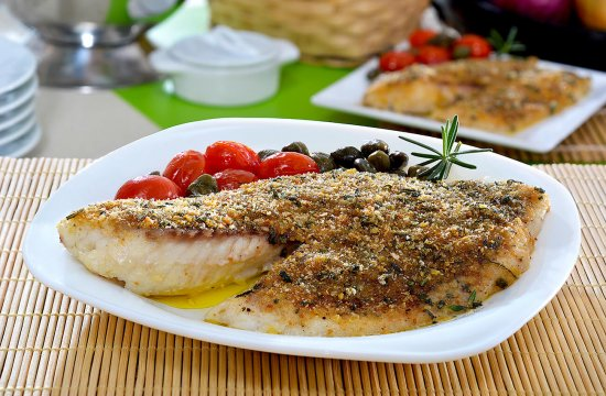 Aprenda a fazer Tilápia com Crosta de Ervas, Alcaparras e Tomate Cereja