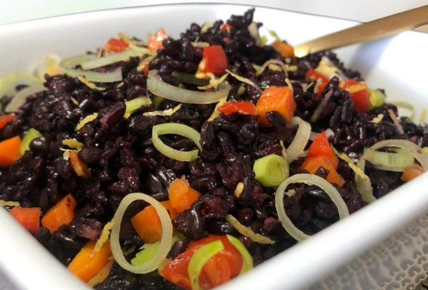 COMO FAZER SALADA DE ARROZ NEGRO AO LIMÃO SICILIANO