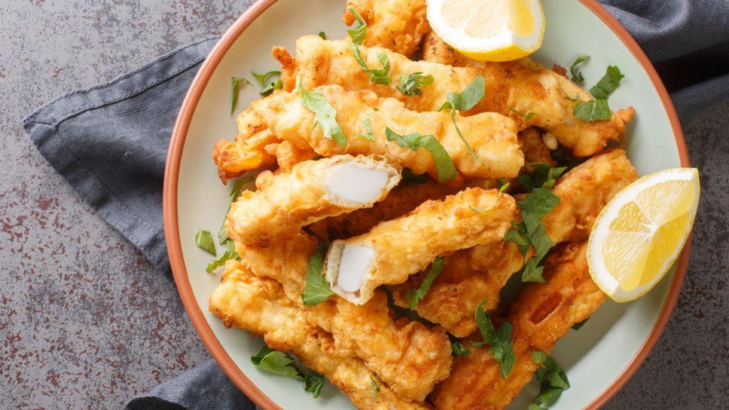 Aprenda como fazer peixe na air fryer dourado e suculento
