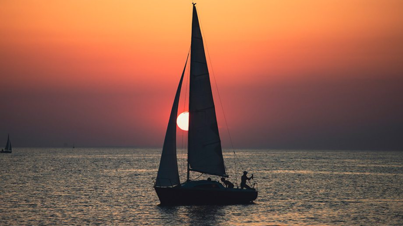 Pernoite no barco: saiba por onde começar a viver essa experiência a bordo