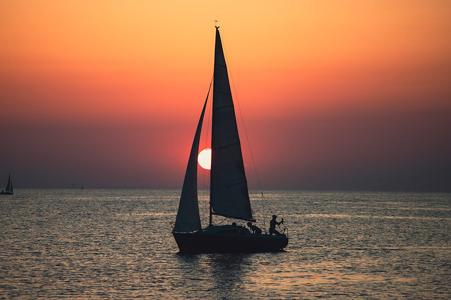 Pernoite no barco: saiba por onde começar a viver essa experiência a bordo