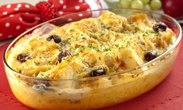 Aprenda a fazer um Bacalhau gratinado com creme de mandioca