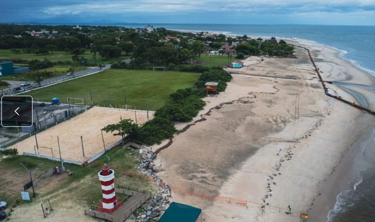 Maior alargamento de praia do Brasil já plantou mais de 25 mil mudas para impedir avanço do mar