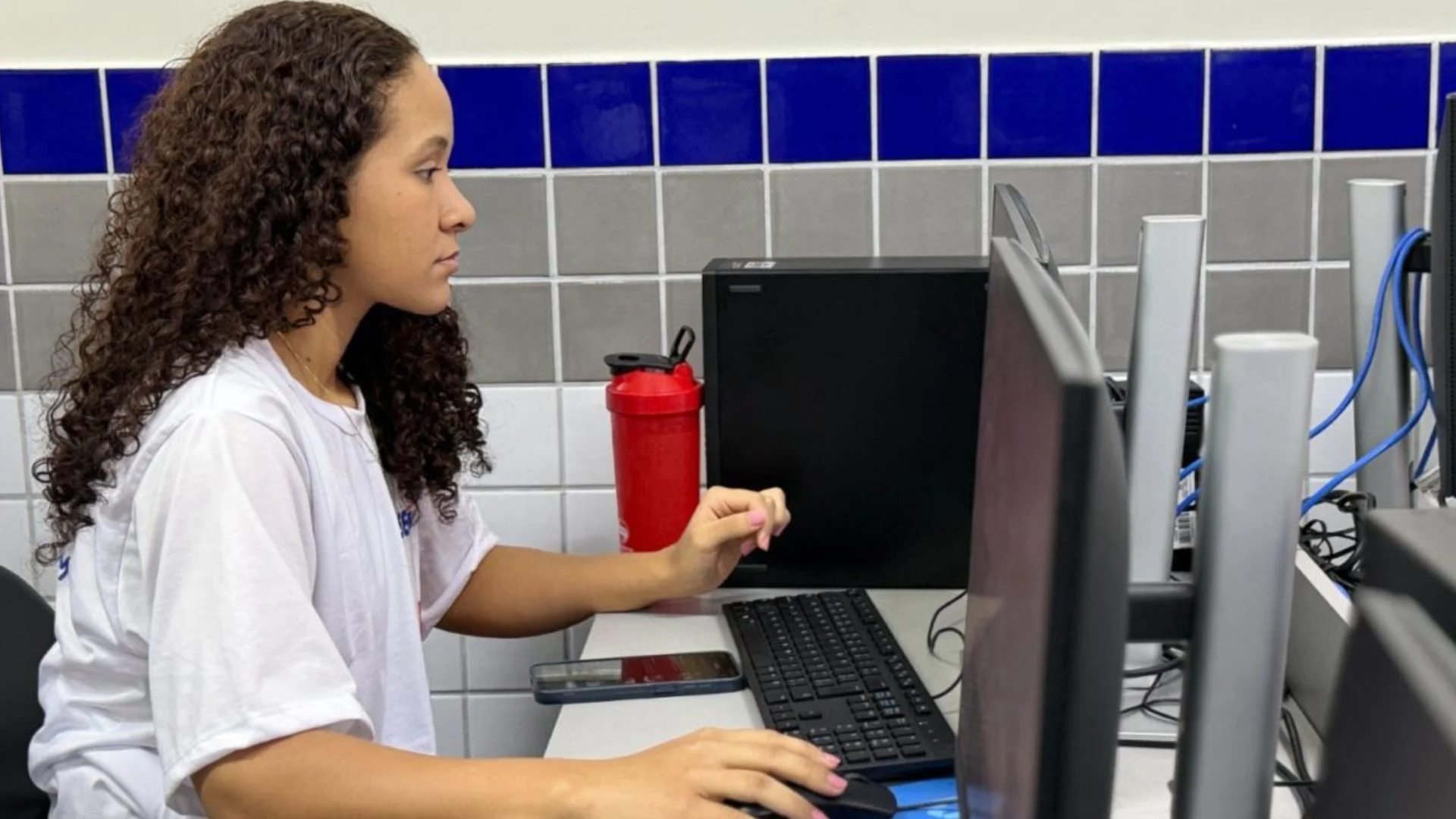 Petrobras lança 2 mil novas vagas em cursos técnicos gratuitos com auxílio de R$ 800 por mês no Senai