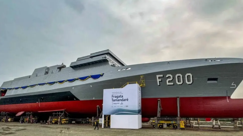 O que é e como opera o navio de guerra gigante produzido em Itajaí