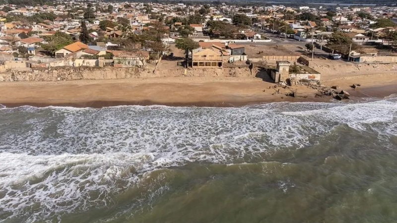 A realidade atual e os caminhos para o futuro sobre a erosao do mar em atafona