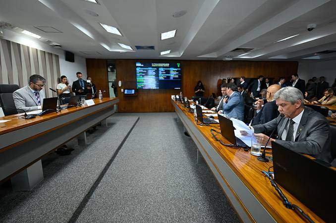 Pescadores artesanais podem receber subsídio para gasolina