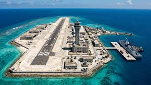 Engenharia naval extrema da China ergue bases militares do nada em águas profundas