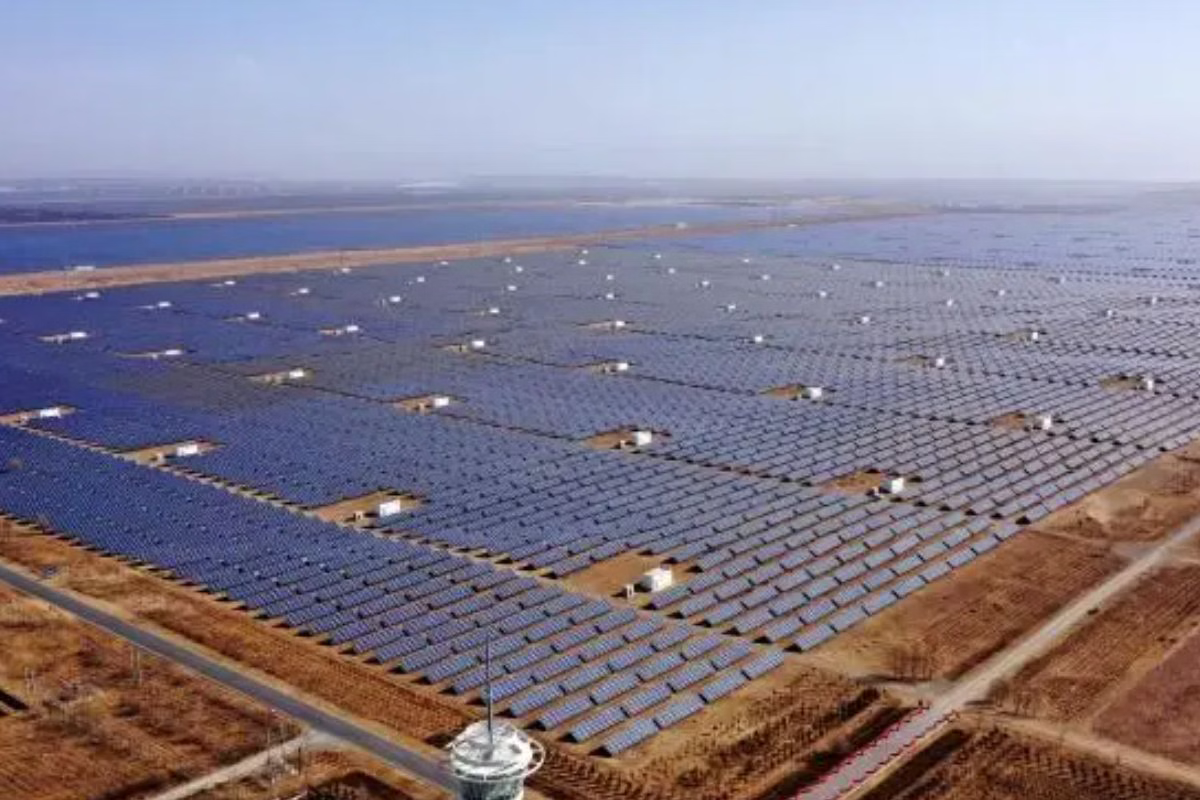 A mais de 3 mil metros acima do nível do mar, a China está transformando um deserto no maior experimento energético do futuro