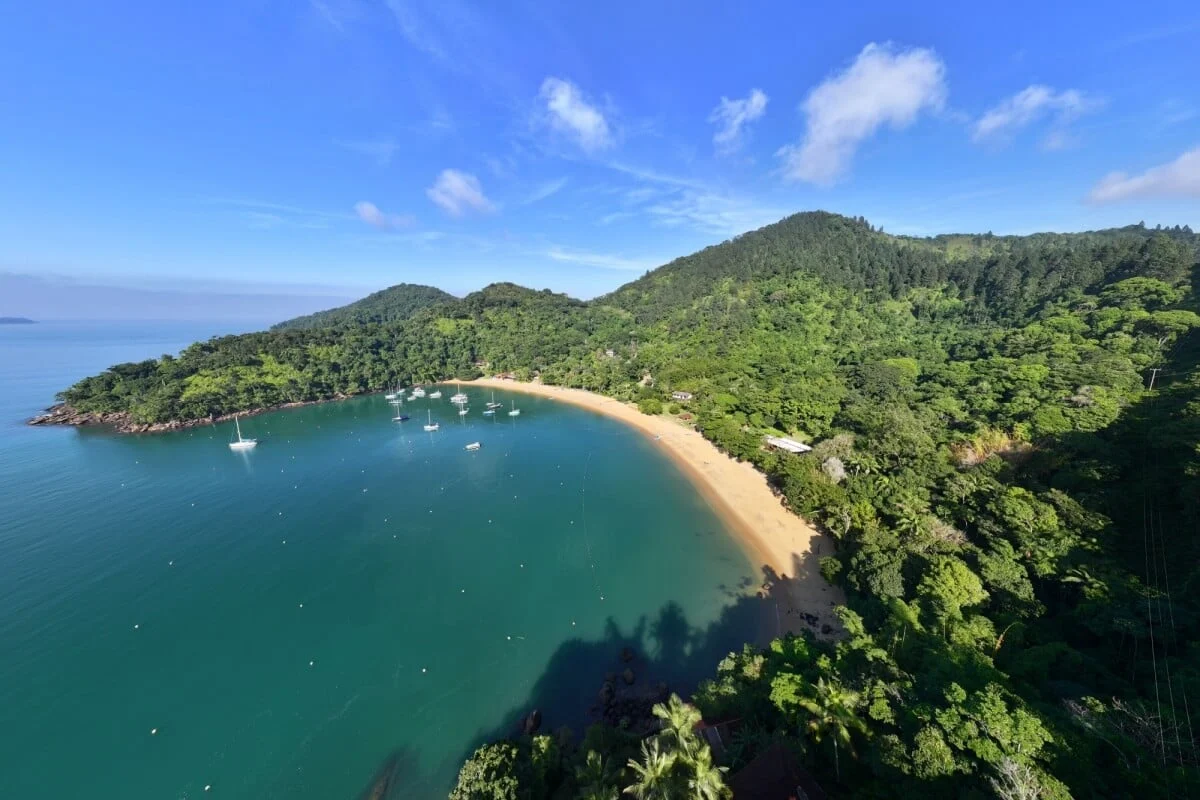A cidade no litoral brasileiro que tem 102 praias, 20 ilhas e mistura refúgios calmos e trechos selvagens