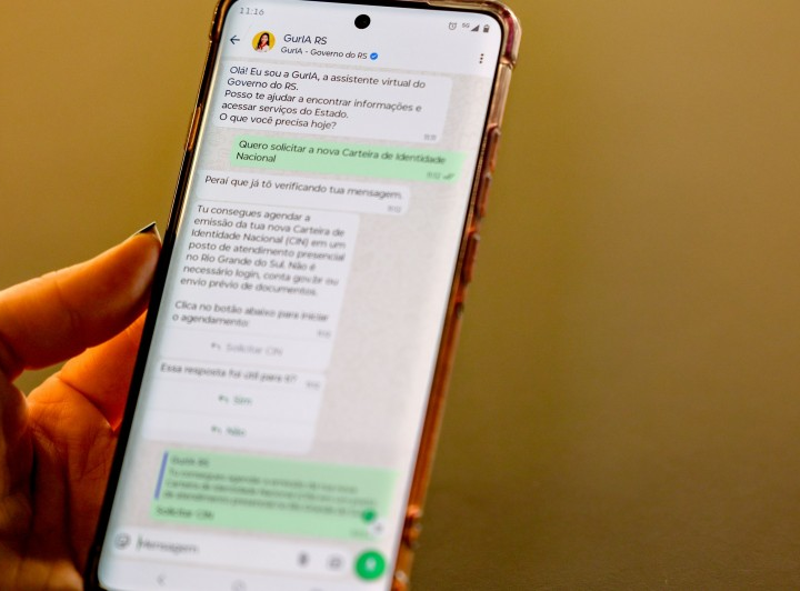Solicitação da carteira de identidade já pode ser feita pelo WhatsApp da GurIA