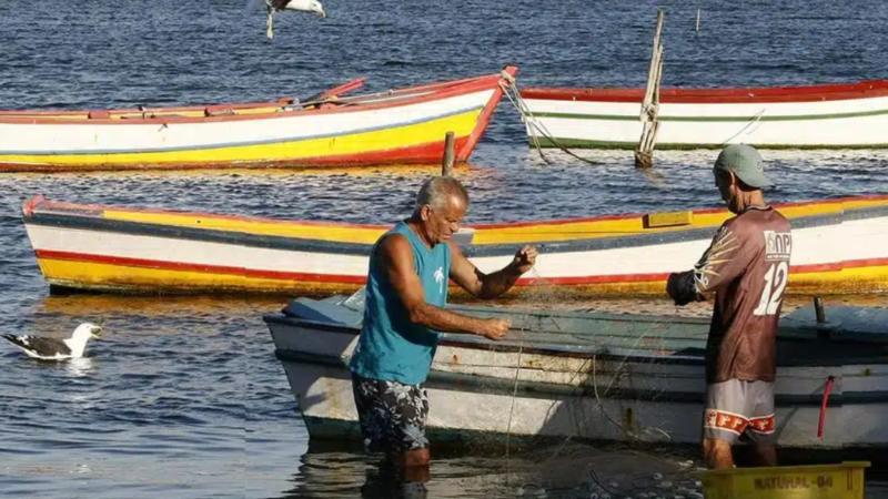 SEMPA promove ciclo de orientações para pescadores de Marataízes sobre direitos e regularização