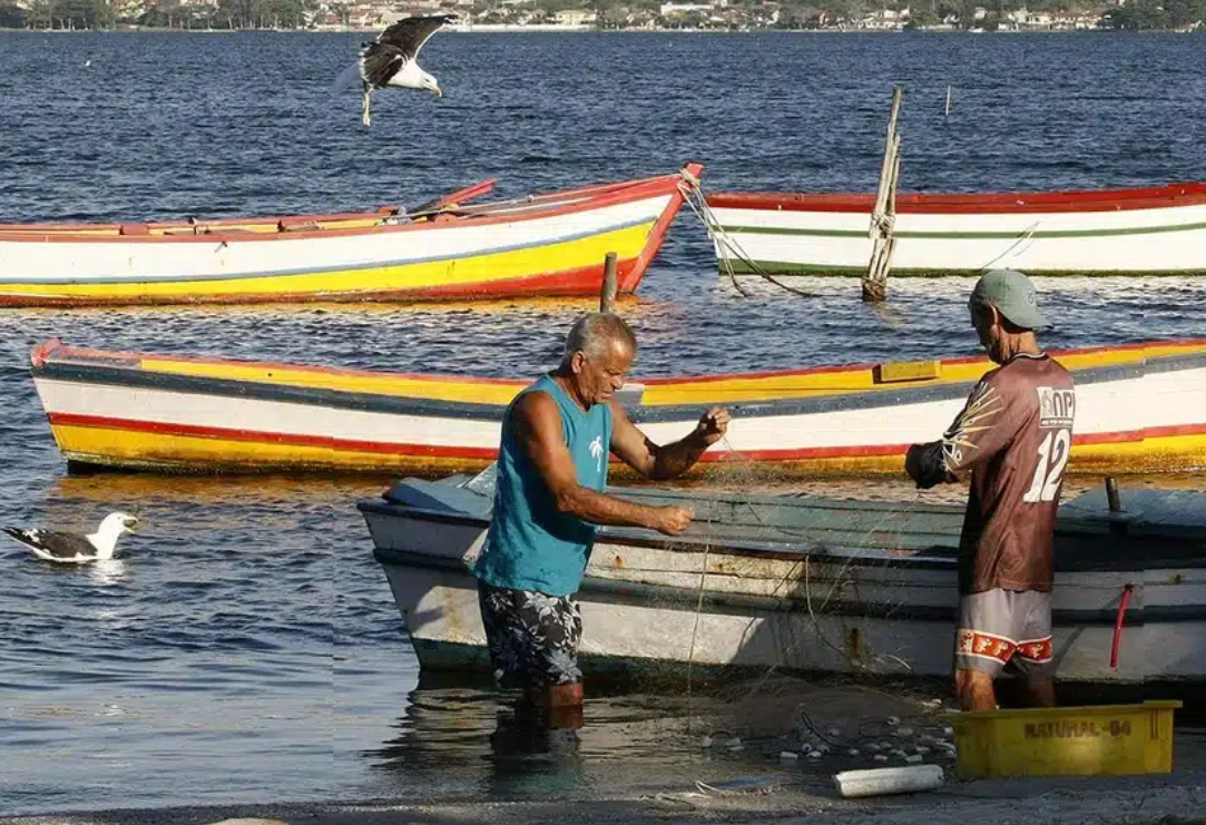 SEMPA promove ciclo de orientações para pescadores de Marataízes sobre direitos e regularização
