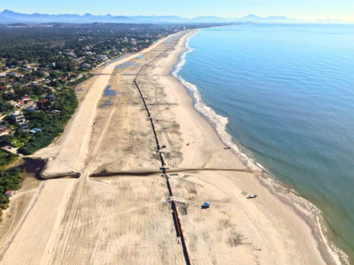 Maior alargamento de praia do Brasil avança para reta final em SC