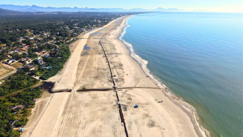 Maior alargamento de praia do Brasil avança para reta final em SC