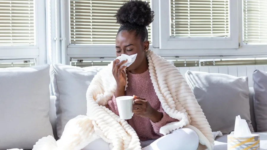 6 chás para gripe que ajudam a aliviar tosse, dor de garganta e coriza