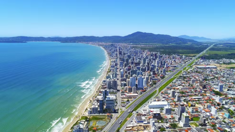 Como será alargamento artificial que tenta frear erosão em cidade com o 2° m² mais caro do Brasil