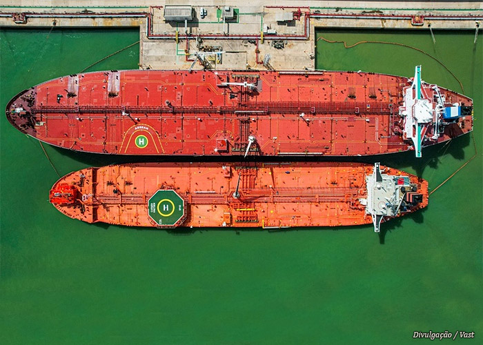 Vast Infraestrutura e Petrobras assinam novo contrato para operações de transbordo de petróleo