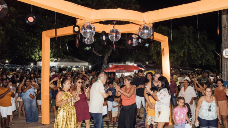 Guaxindiba recebe “Noite Retrô” no próximo sábado (18/07)