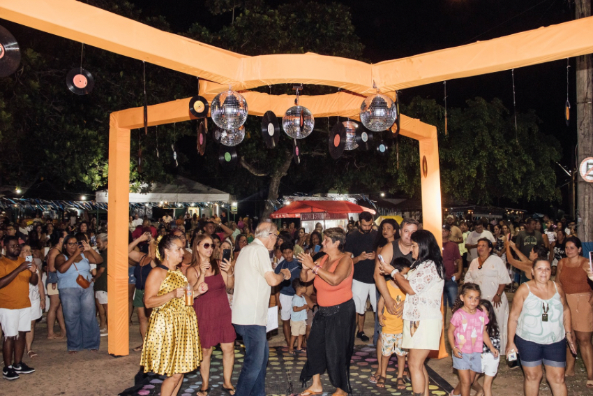 Guaxindiba recebe “Noite Retrô” no próximo sábado (18/07)