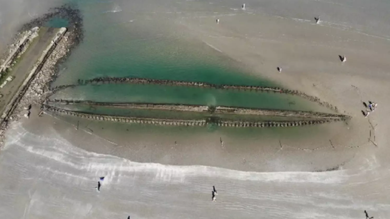 “Navio fantasma” naufragado há mais de 130 anos é encontrado encalhado em Santos após maré baixa desenterrar estrutura