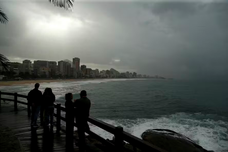 Instabilidade mantém risco de temporais em Rio, SP e MG; frente fria derruba temperaturas de vez no Sul