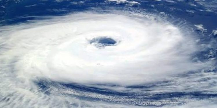 Ciclone Dolphin assusta meteorologistas e promete ventos de 300 km/h até 01/08