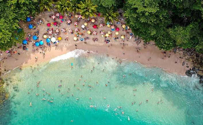 O Segredo Escondido do Guarujá: Por que a Praia do Éden desafia surfistas e encanta aventureiros
