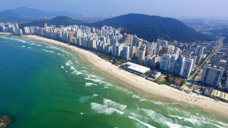 Praia das Pitangueiras: veja a praia do Guarujá com vida noturna agitada
