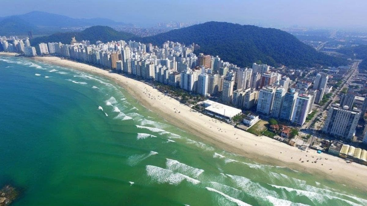Praia das Pitangueiras: veja a praia do Guarujá com vida noturna agitada