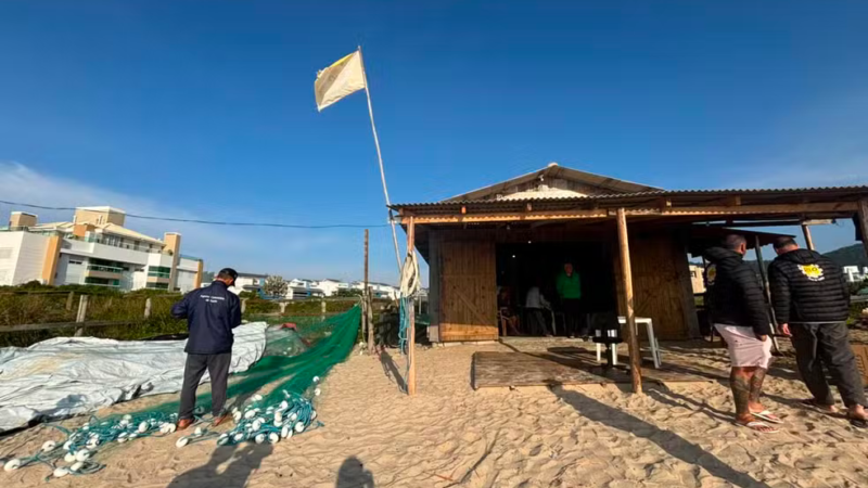Pesca da tainha por arrasto de praia é proibida após captura se aproximar do limite da cota e decisão gera reação em SC