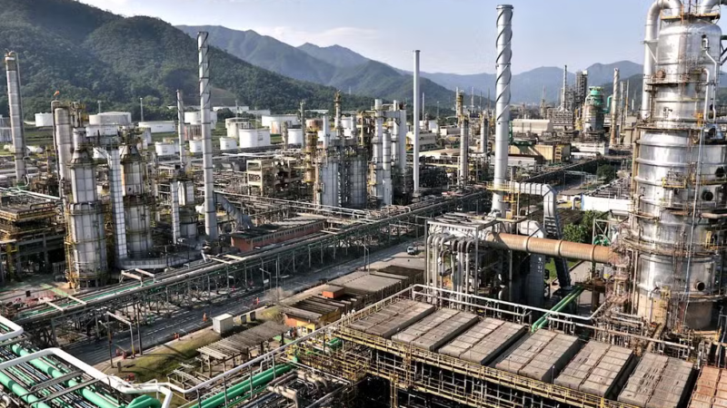 Petrobras aprova US$ 1,2 bi para produzir combustível para aviação e diesel renovável em SP