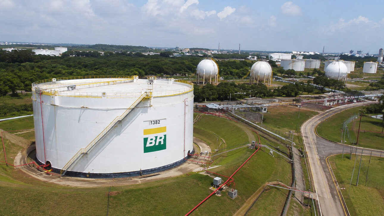 Transpetro abre concurso que vai de cargos de nível médio a salários acima de R$ 15 mil: são 4.171 oportunidades, incluindo 281 vagas imediatas e 3.890 para cadastro de reserva, quatro editais para profissionais de Terra e Mar e provas marcadas para novembro em todas as capitais brasileiras e no Distrito Federal