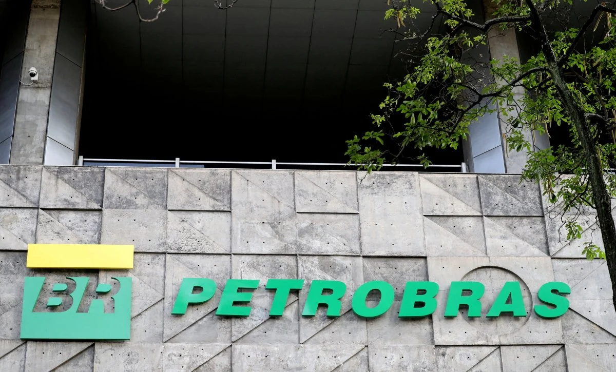Petrobras acompanha negociações entre empresas contratadas e trabalhadores em greve em Campos